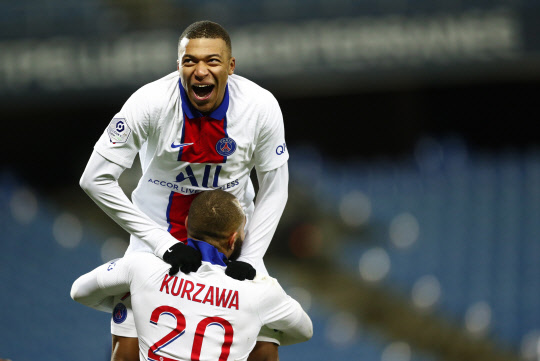 100호골 넣고 기뻐하는 음바페  EPA=연합뉴스